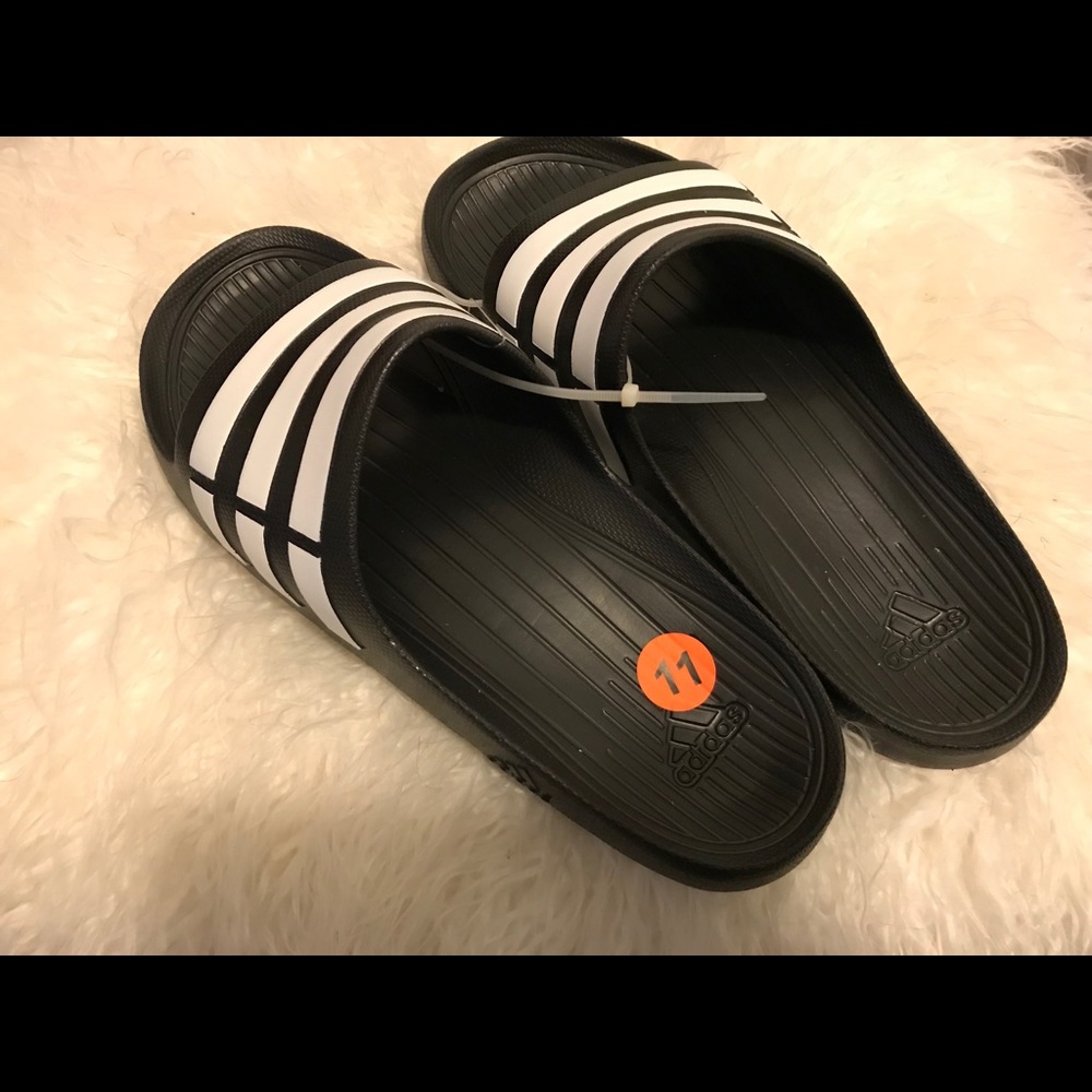 ADIDAS SLIDES